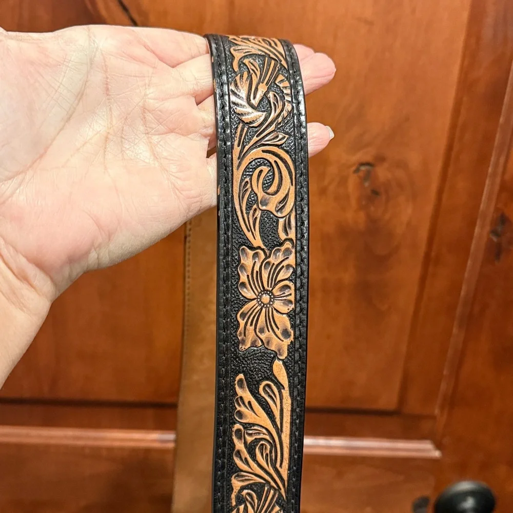 Elegant Black Embossed Leather bag - Picture 7 of 15